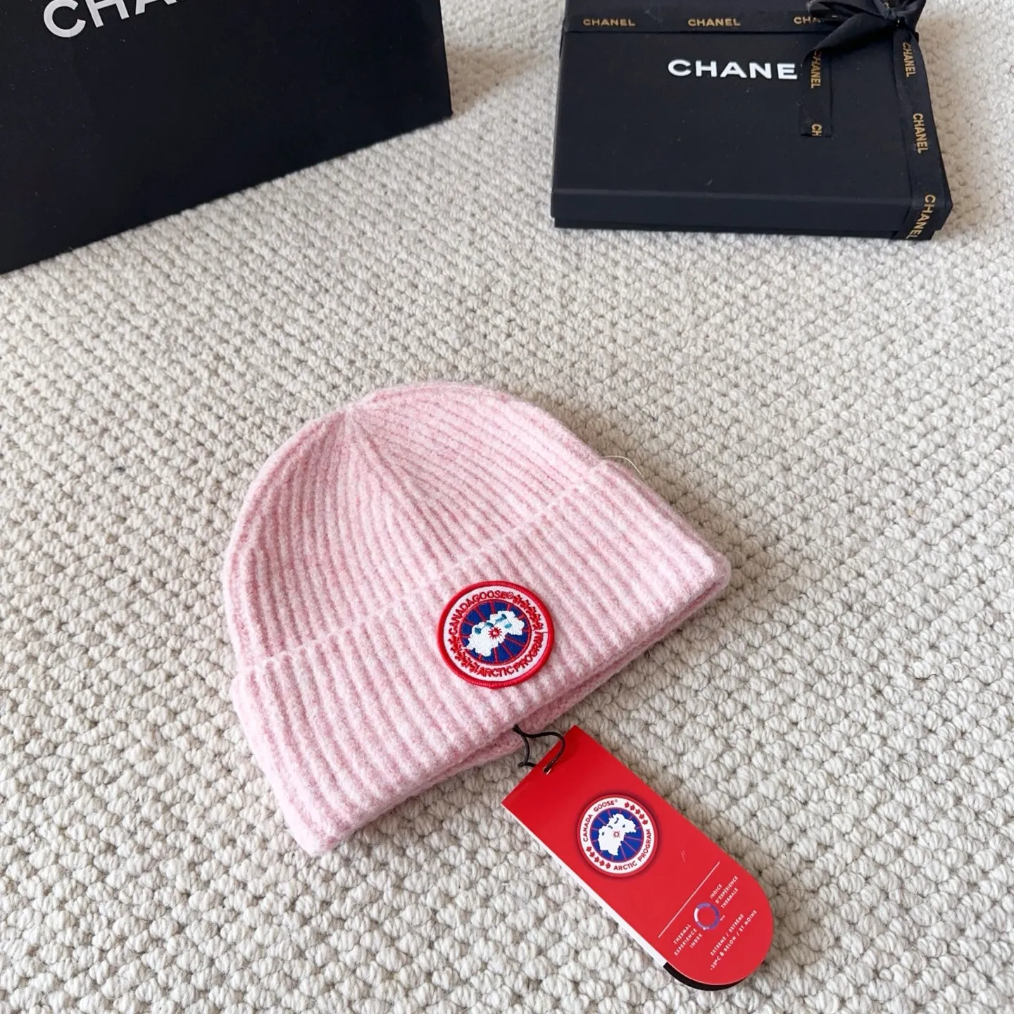 💰60 CANADA GOOSE Canada Goose winter warm cashmere cold hat. Rabbit wool material, thick feel, not easy to deform. Fashionable and versatile couple hat, imported embroidery logo, cashmere cotton yarn, sold in high quality three colors. Head circumference: 55-58cm available